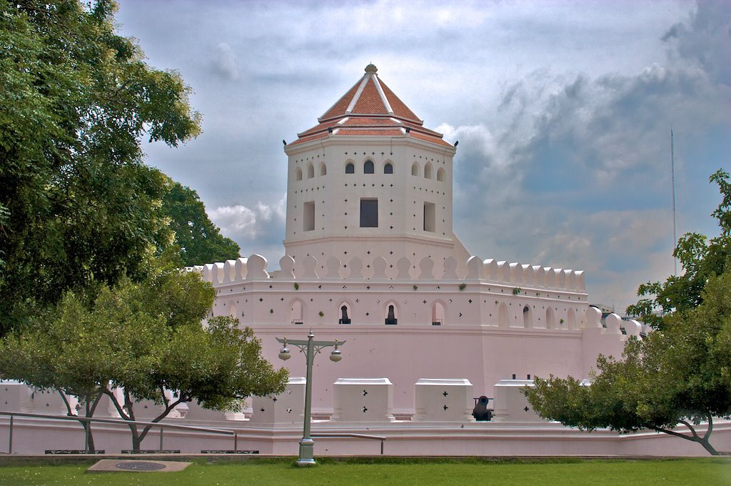 Phra Sumen Fort by Harry Haze