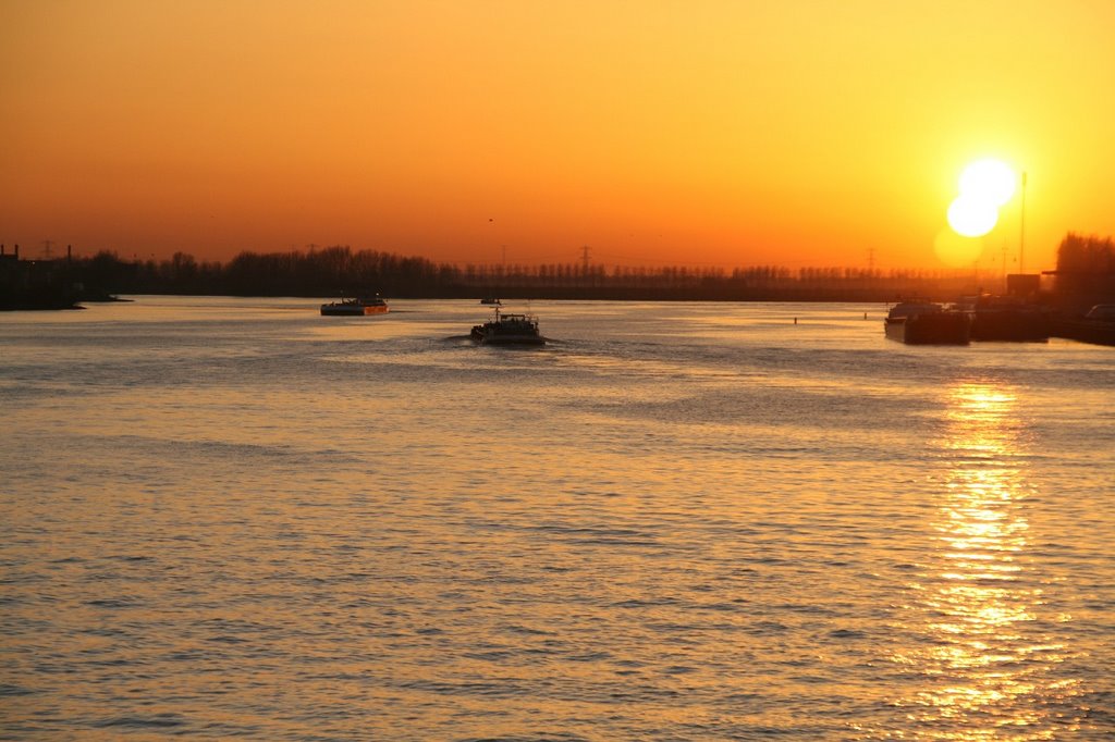 Oude Maas vanaf Dordtse brug by blep