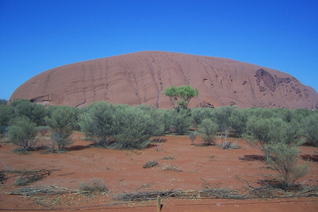 Uluru by brianallen79