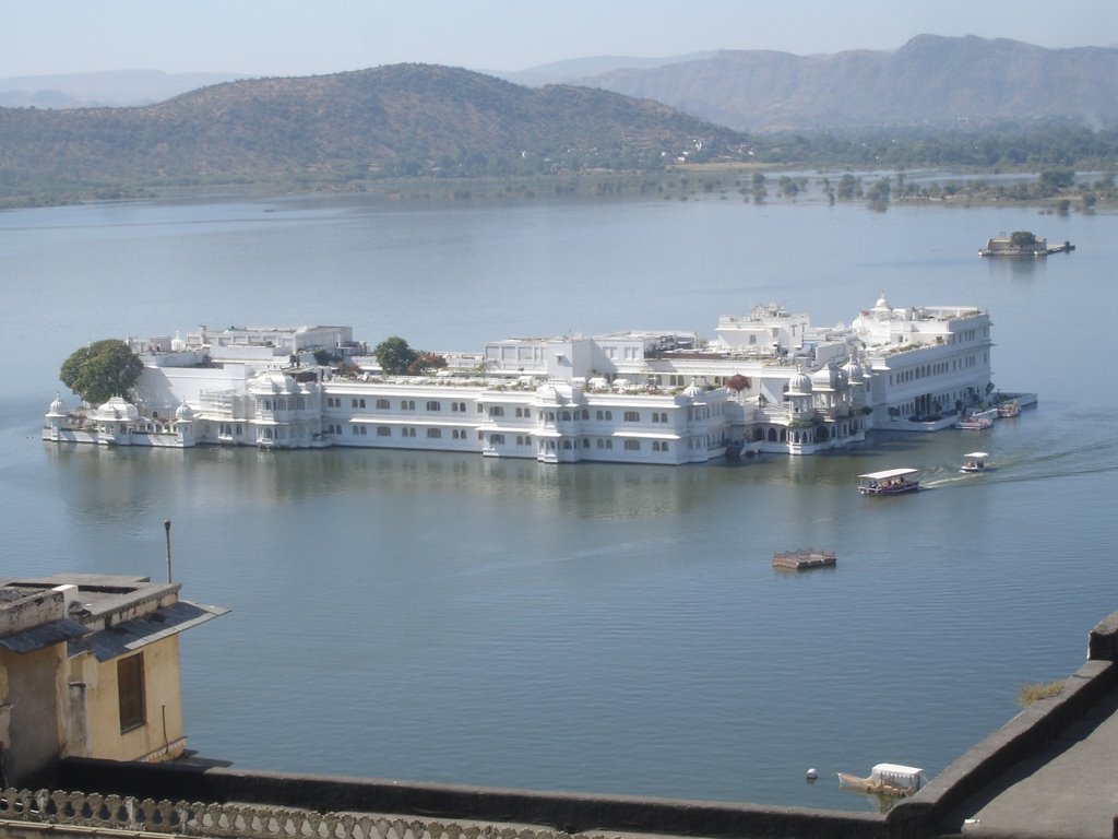 Udaipur.in Lake Palace Hotel by SINHA