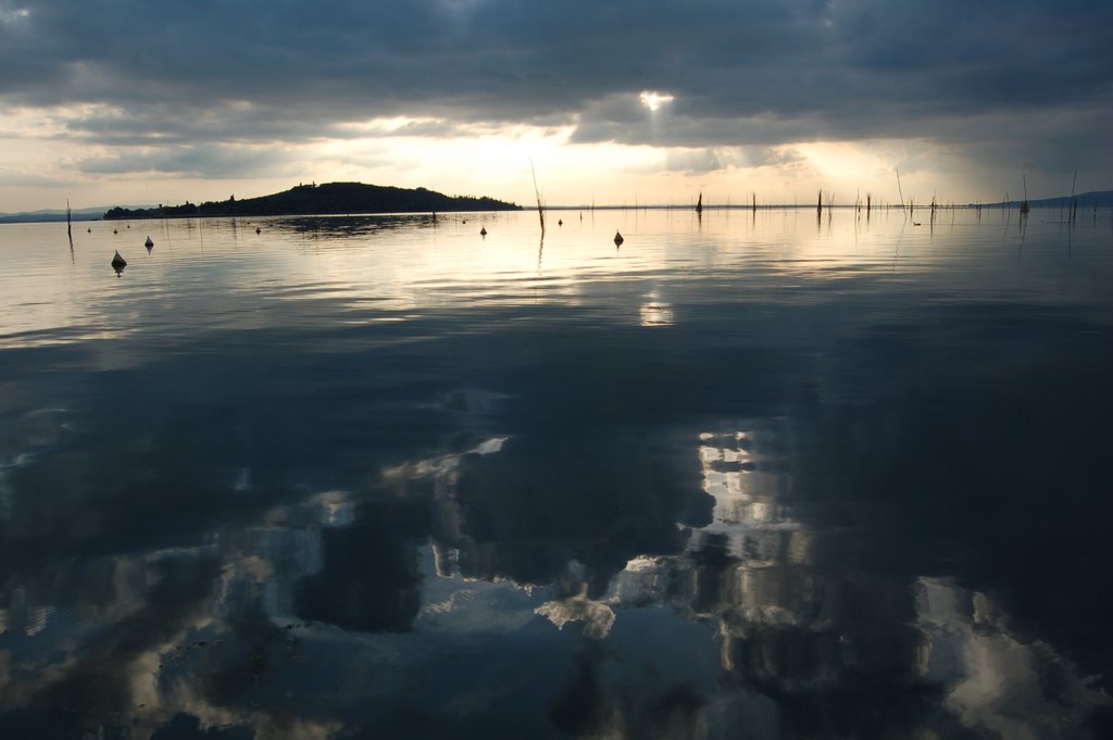 Lago Trasimeno - view of Polvese island by vito59