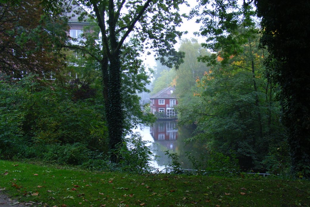 Hamburg - Isebek Kanal by Jürgen de la Chaux