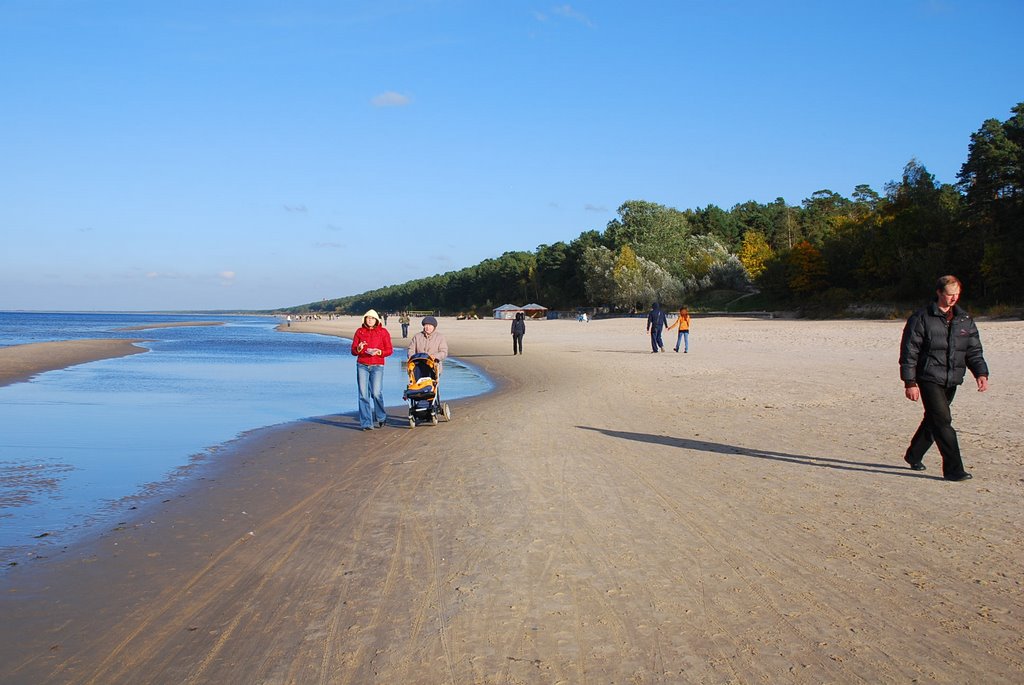 Am Strand von Jurmala by senfi