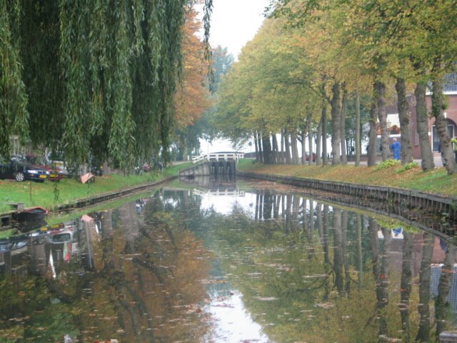 Canal in Edam by jovellanos