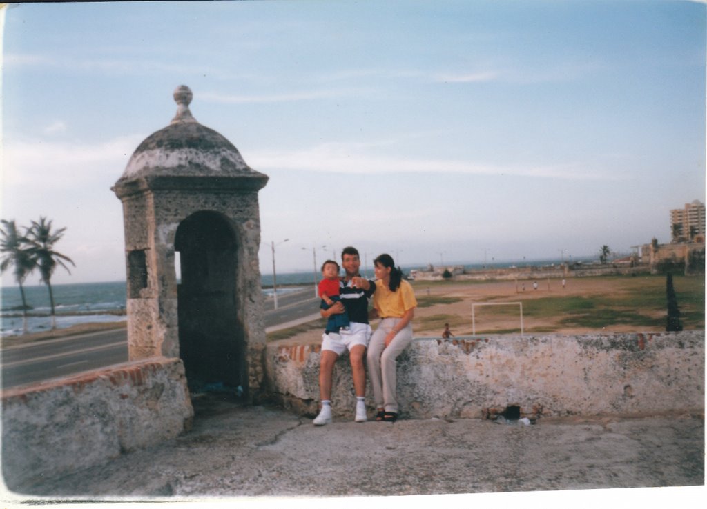 MURALLA EN CARTAGENA (COLOMBIA) by ROBINPUCHE