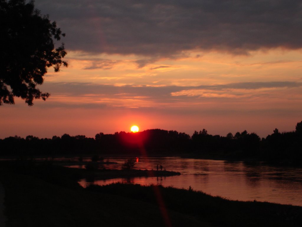 Coucher de soleil sur la loire by THURIES