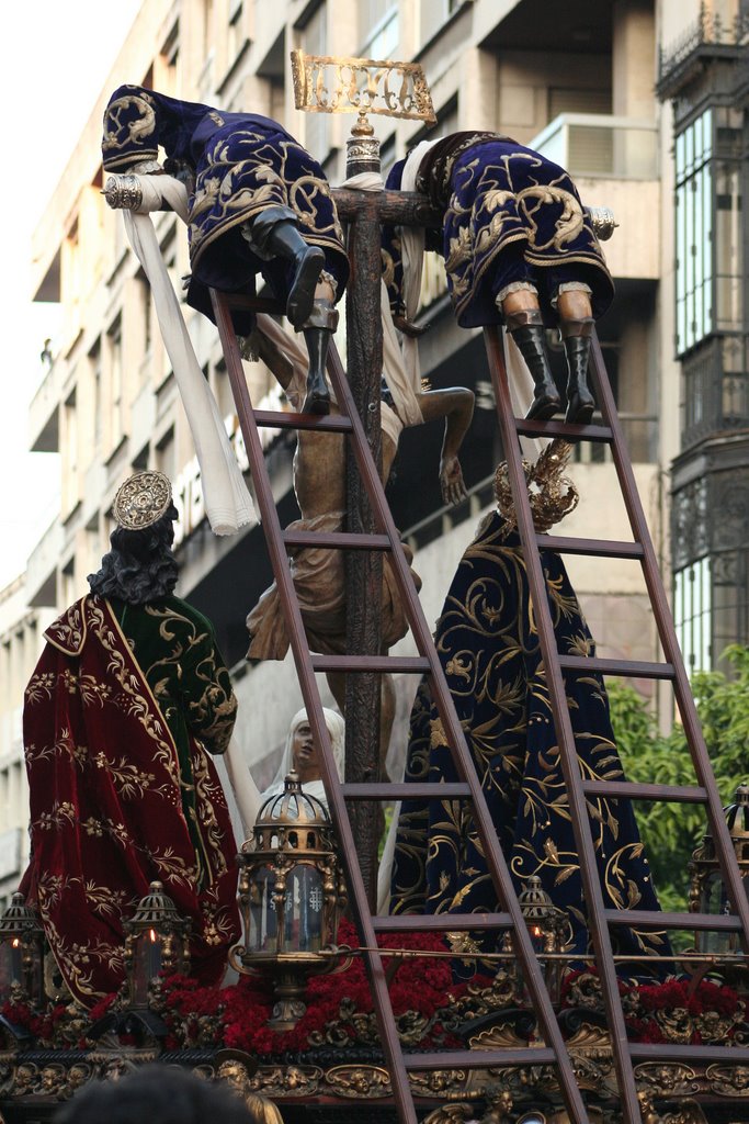 Misterio de la Quinta Angustia por calle San Pablo (vista posterior) by Joaquín Gómez