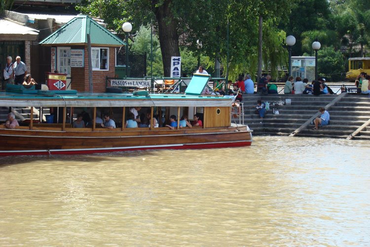 Puerto Fluvial de Tigre by faustochiesa