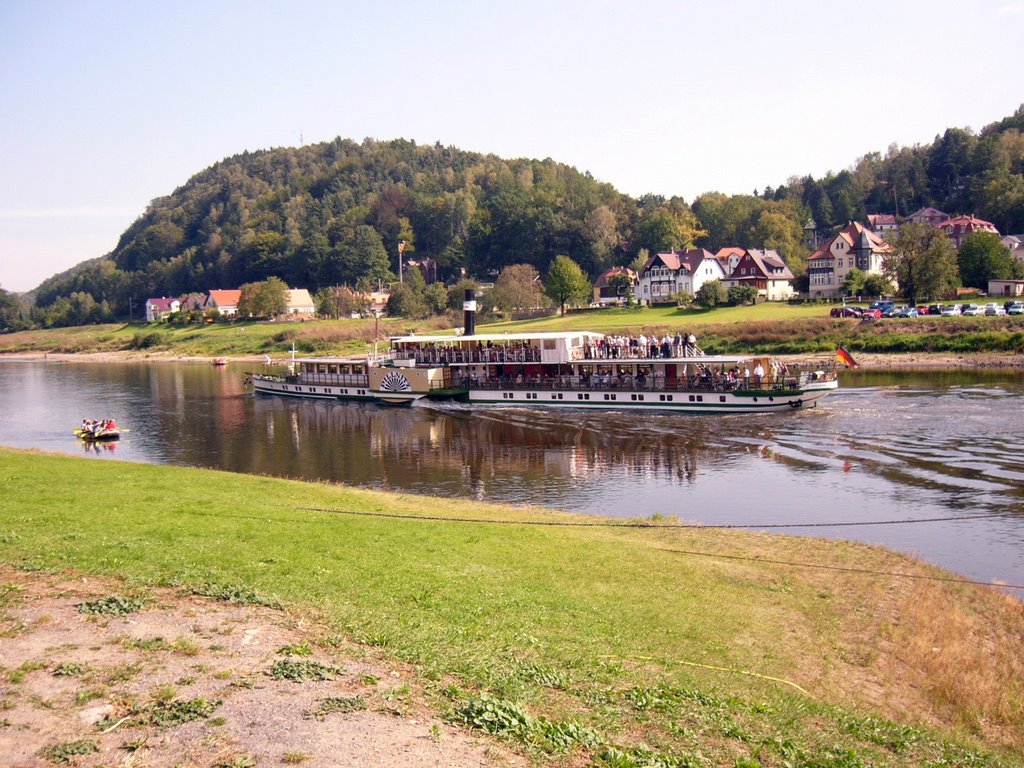 Raddampfer auf der Elbe bei Wehlen by loemsie