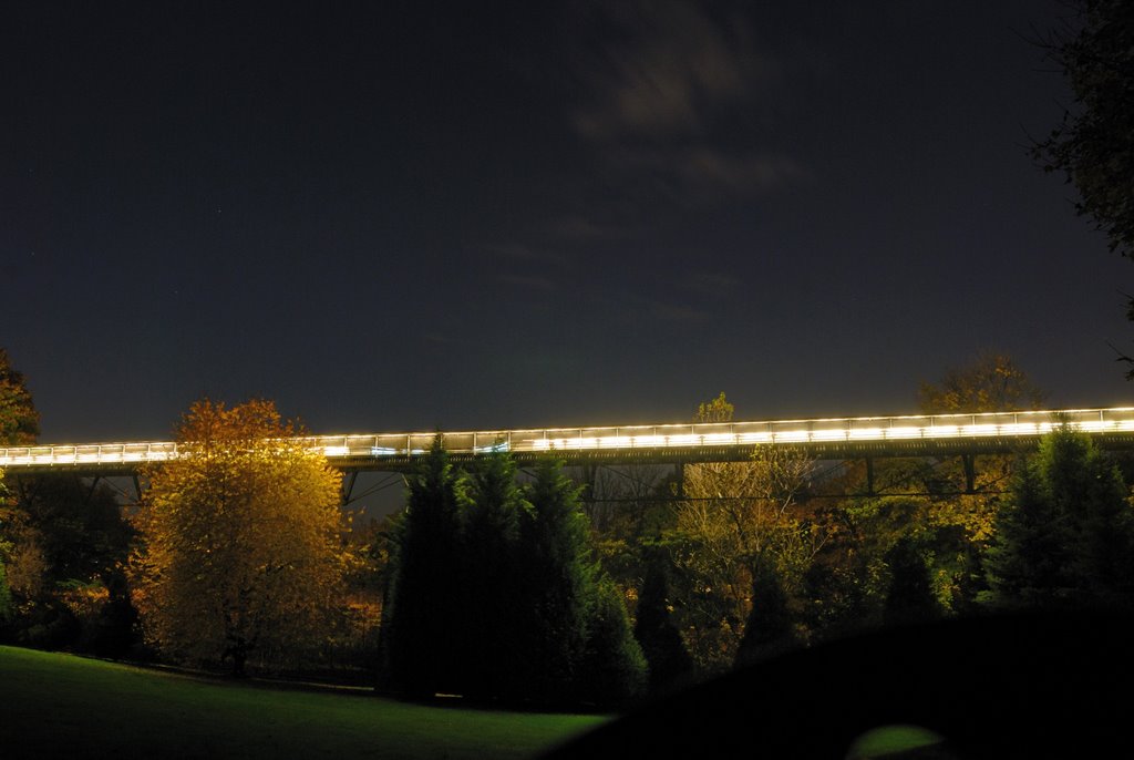 Passerelle des quatre vents, de nuit by Athomic