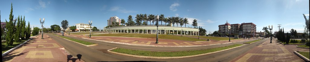 Panorâmica da Praça de Medianeira by Joel Donin