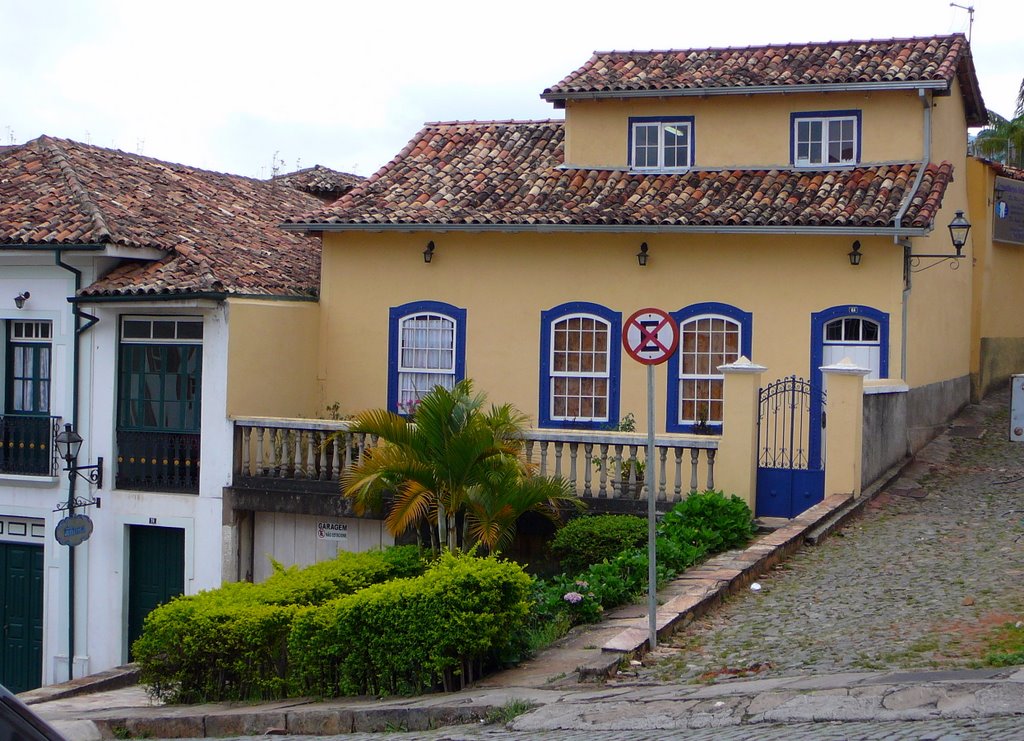 Jardins e outros verdes em Ouro Preto - Largo do Rosário by tio gegeca