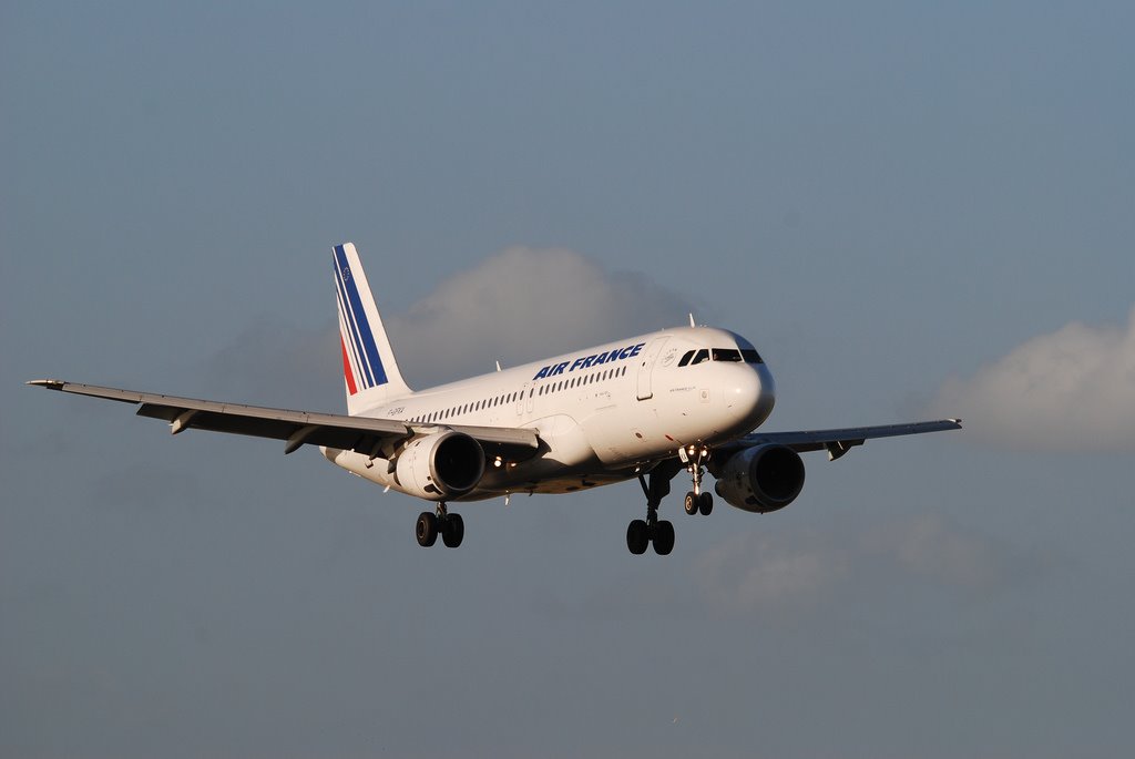 Air France Jet in Amsterdam by engerim