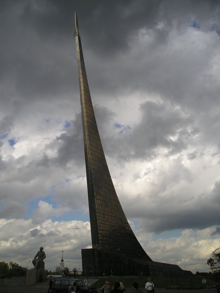 Obelisco dedicato alla memoria delle conquiste spaziali russe by Muppet_Trento