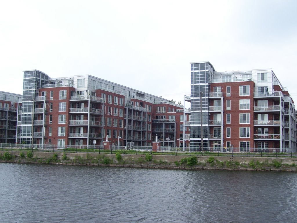 Les condos au canal Lachine by peloeil