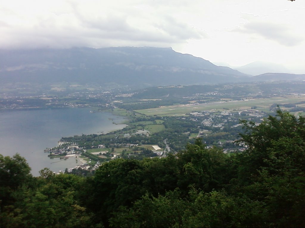 Le Bourget du Lac vu de haut by gut73