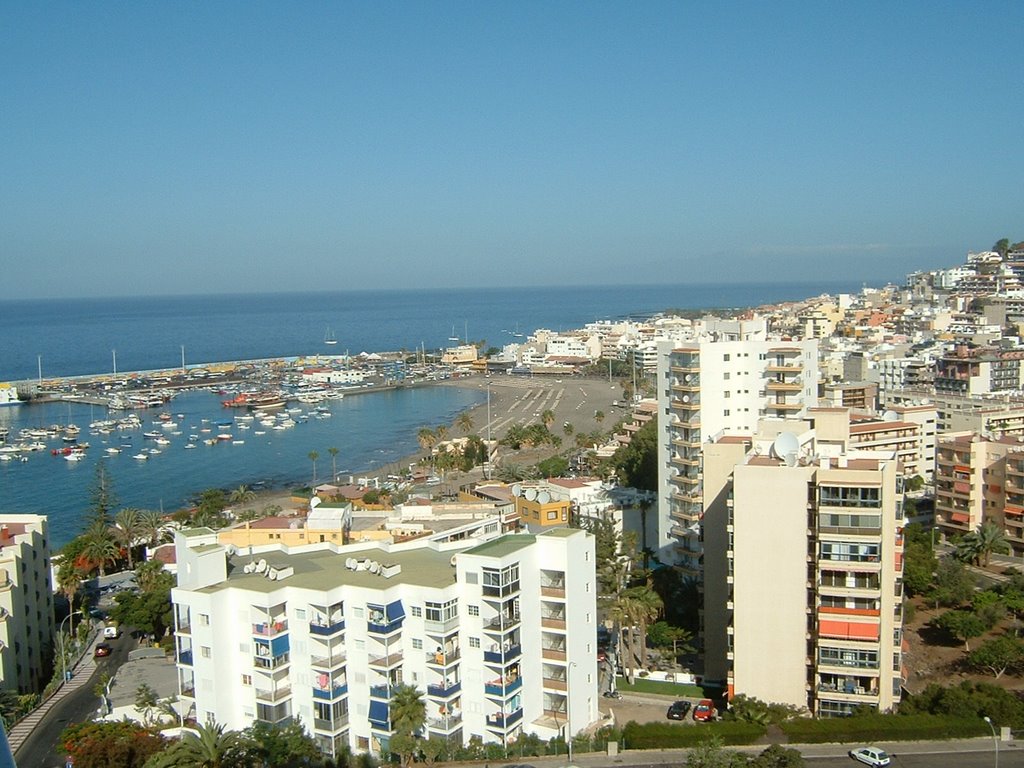 Hafen von Los cristianos aus 12. Stock Hotel Princesa Dacil Juli 2008 Dietmar G.(Fujifilm A203) by didig68