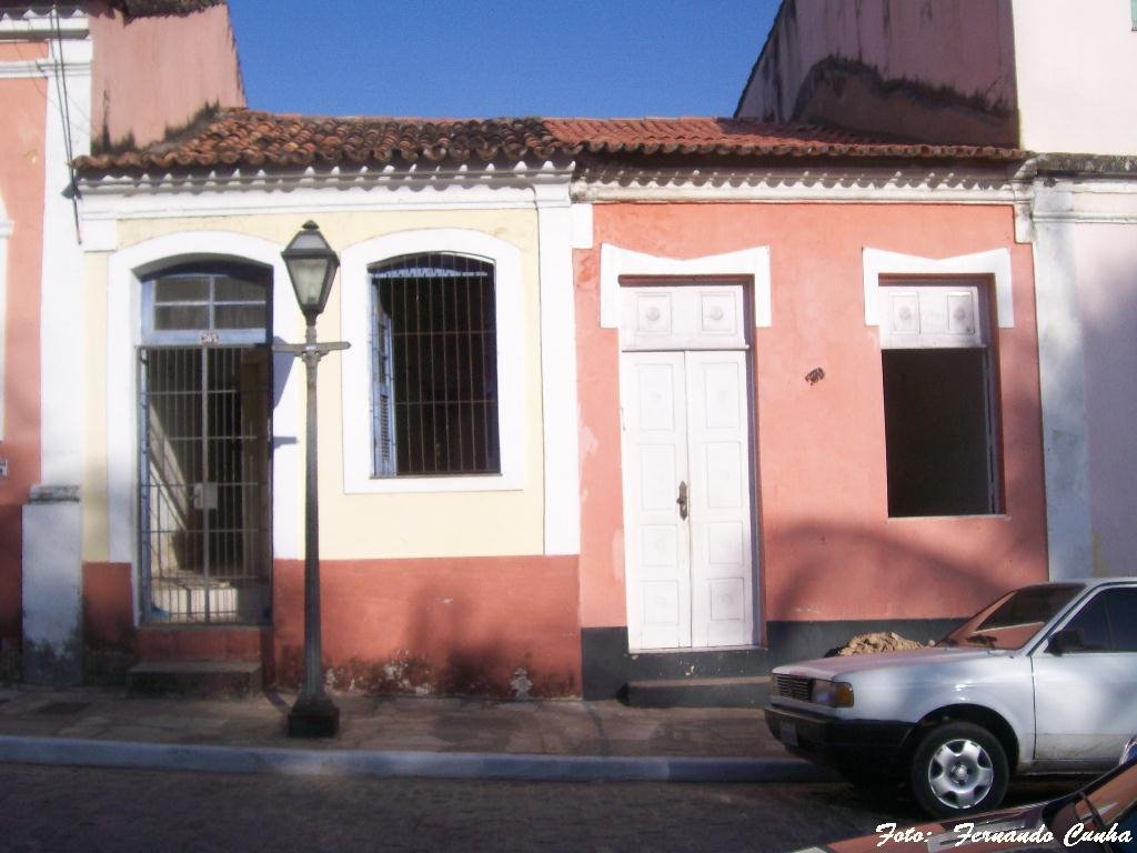 CASAS CENTENÁRIAS - A arquitetura popular do século XIX, representada nestas duas casas da rua da Palma, no centro histórico e São Luis-MA. by Fernando Cunha