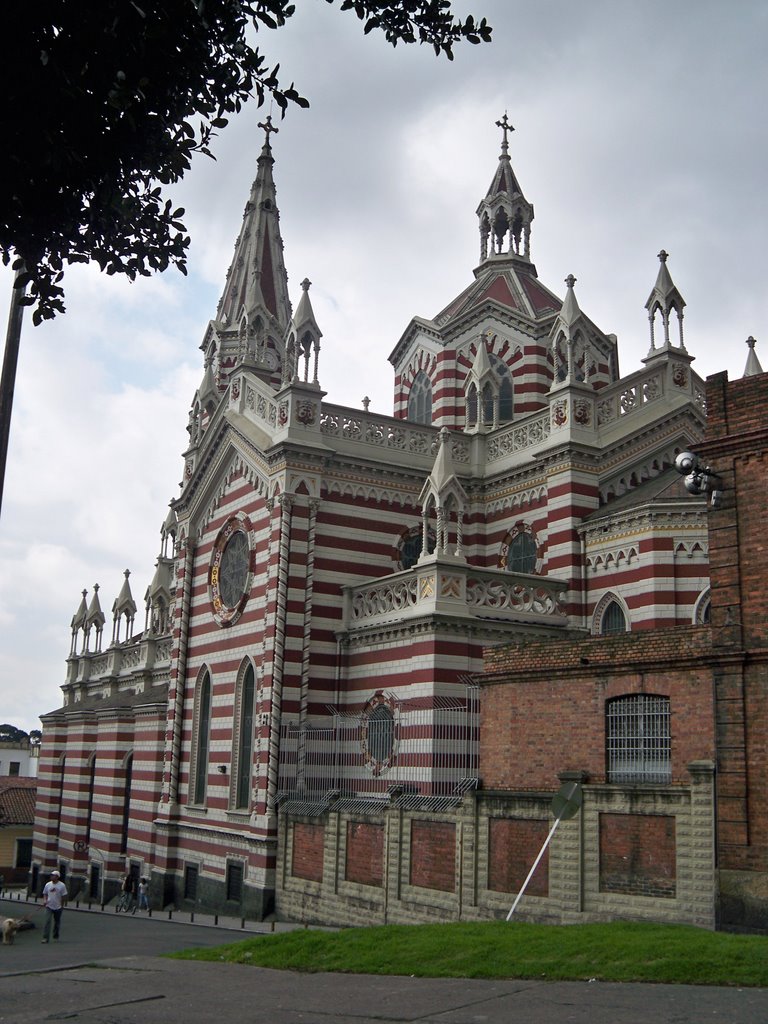 Iglesia de Nuestra señora de Chiquinquirà by luis armando garzòn