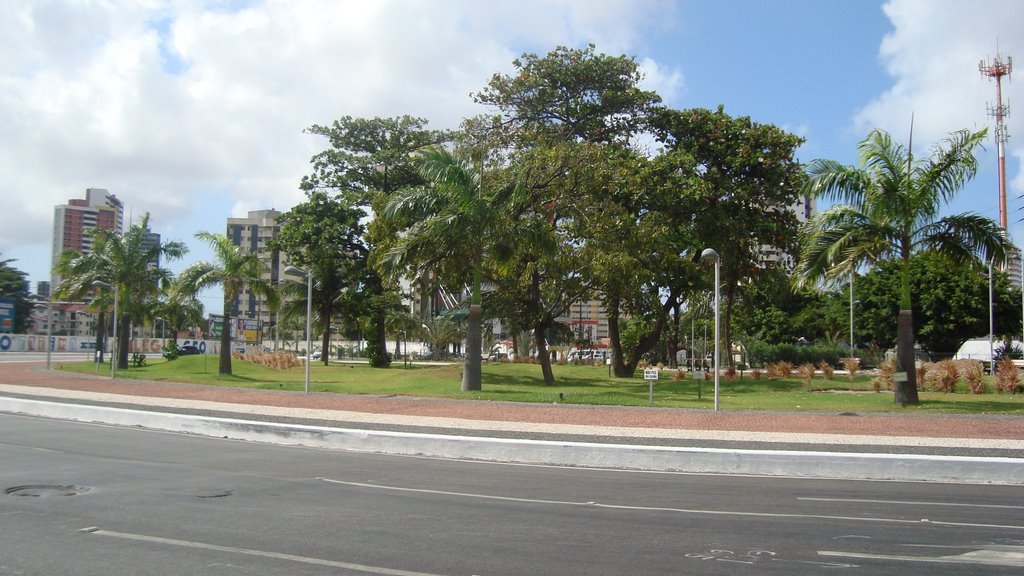 Praça na rotatoria da aguanambi by Zemakila