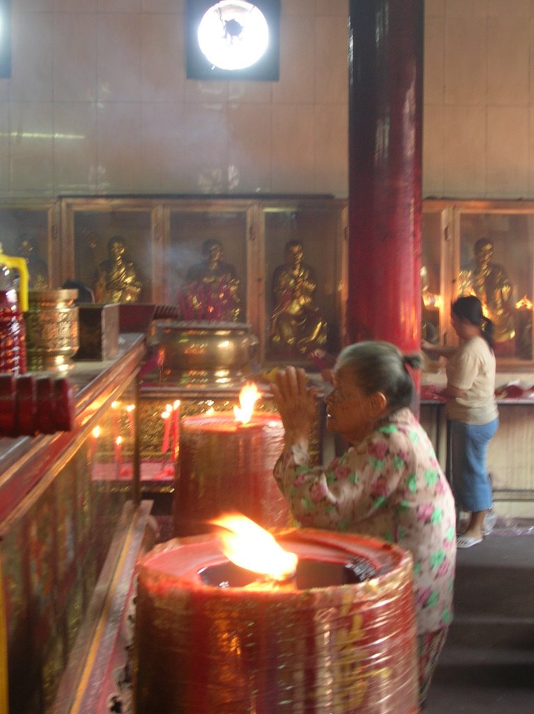 Jin De Yuan Chinese temple, Jakarta by FabioFrati