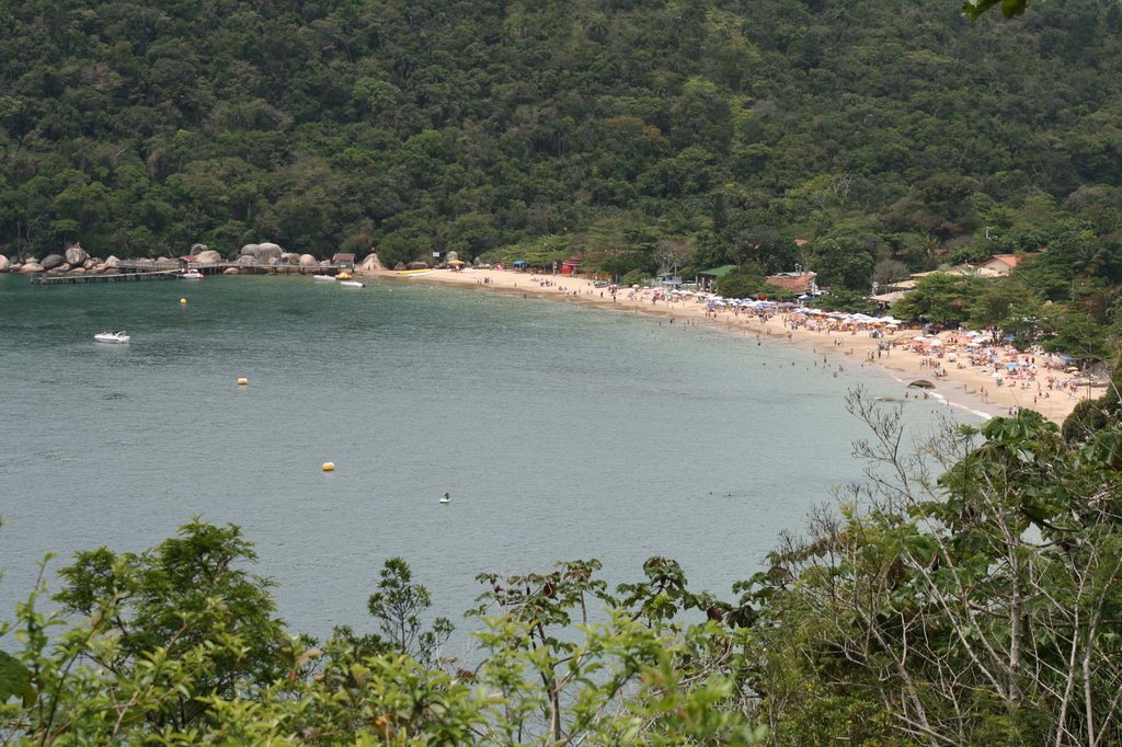 Praia de Laranjeiras by Celso Rene Müller