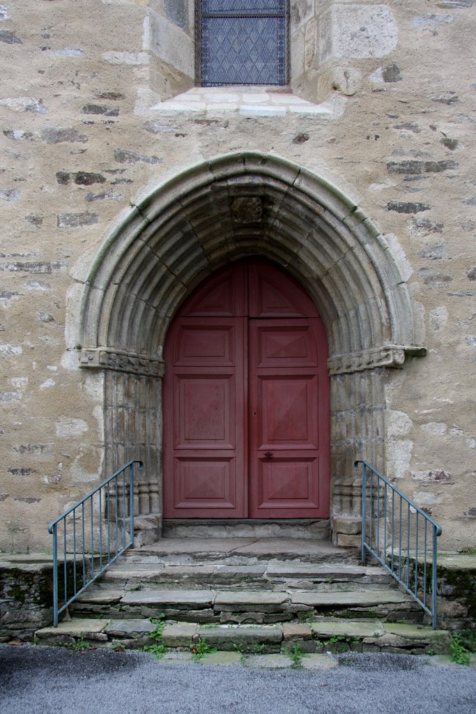 Coussac-Bonneval : portail de l'église by macrobert