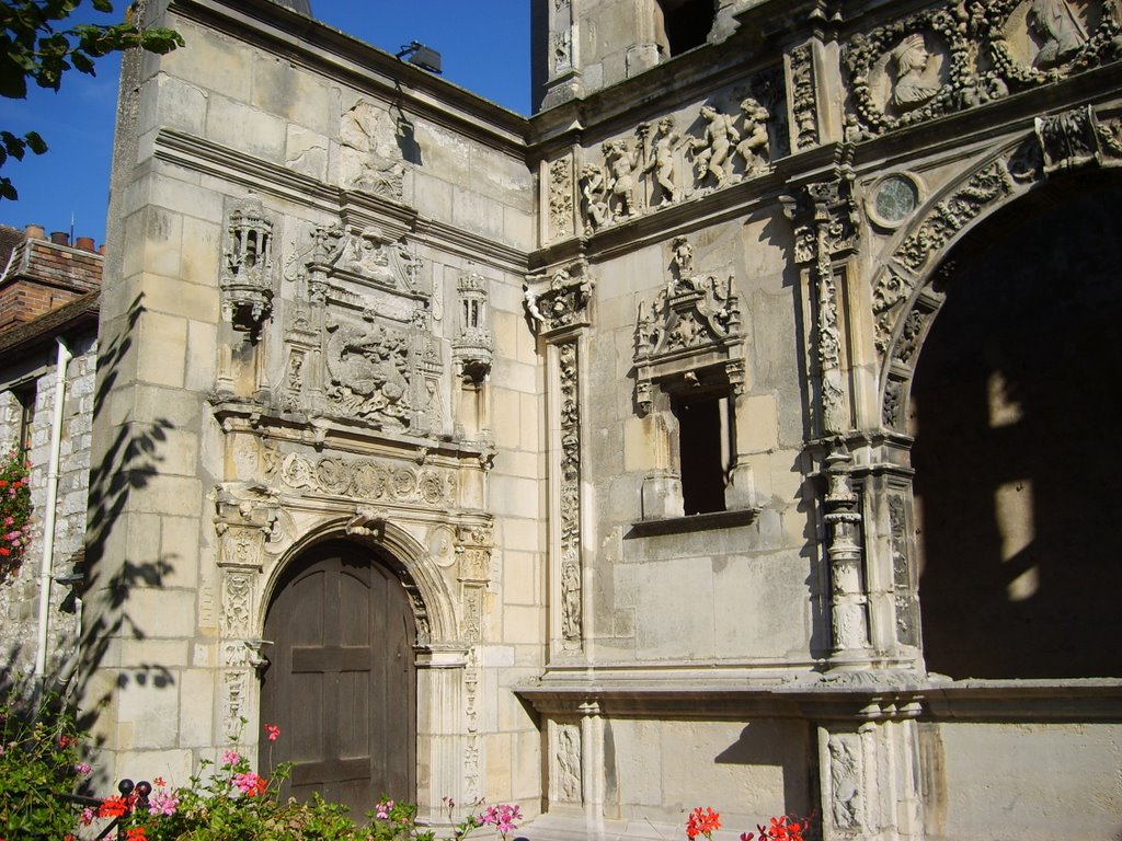 Facade François 1er by gerard Durbecq