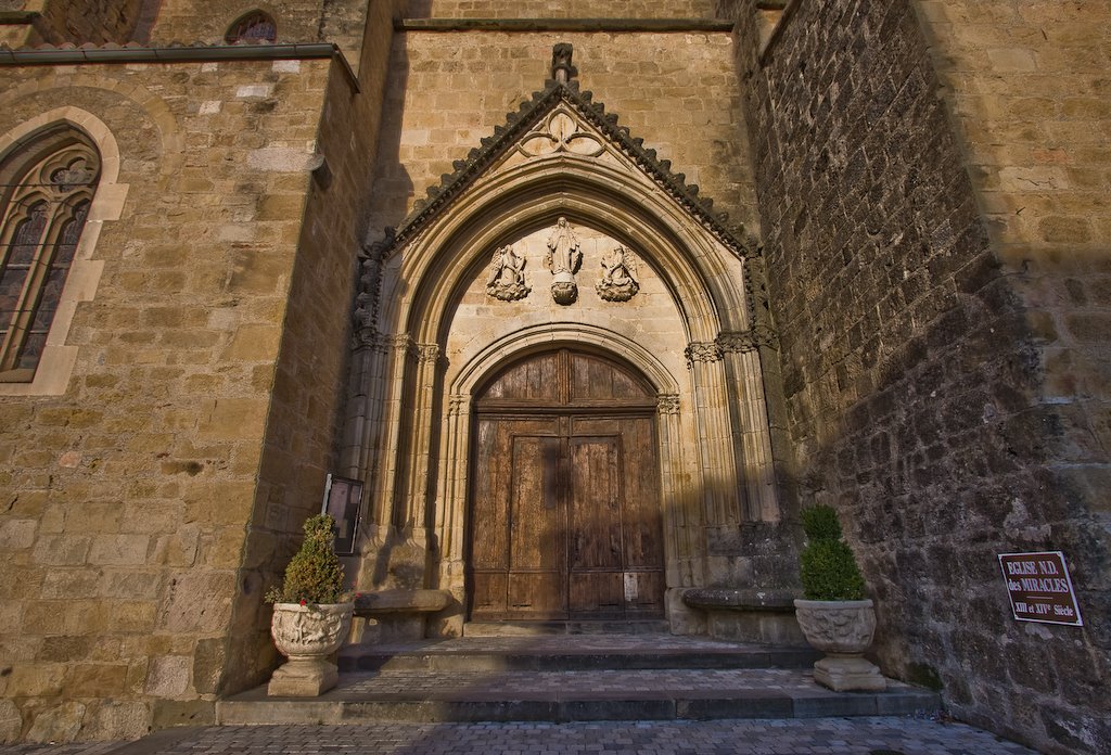 Avignonet-Lauragais, Porte de l'Eglise ND des Miracles by Christophe RAMOS