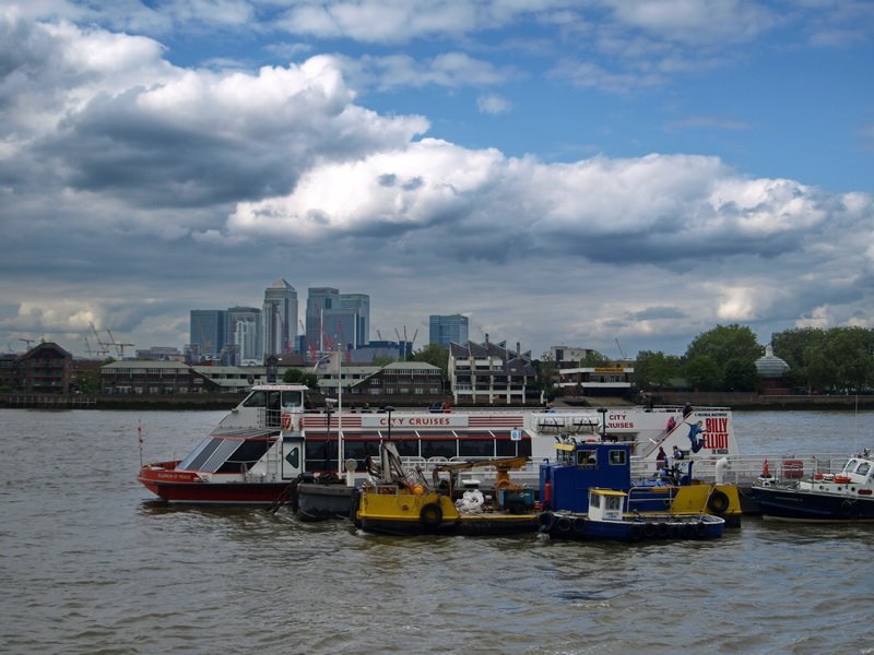 Canery Wharf & Thames by Surendra Srivastav