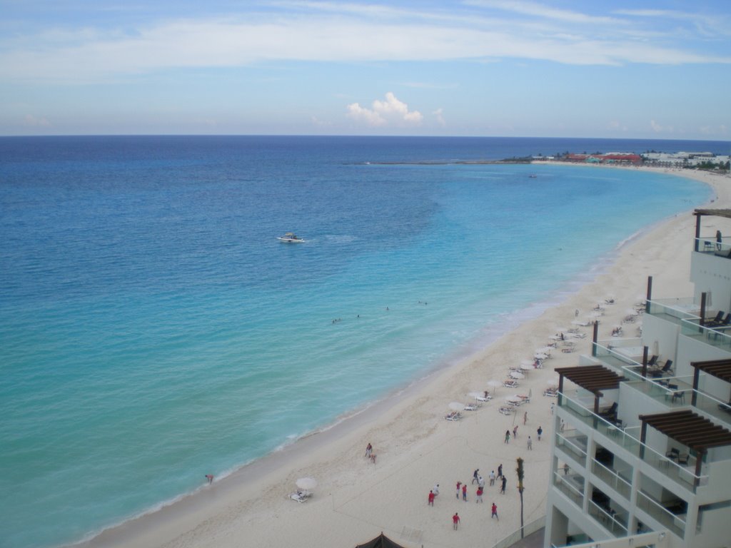 Cancun beach by tbakes