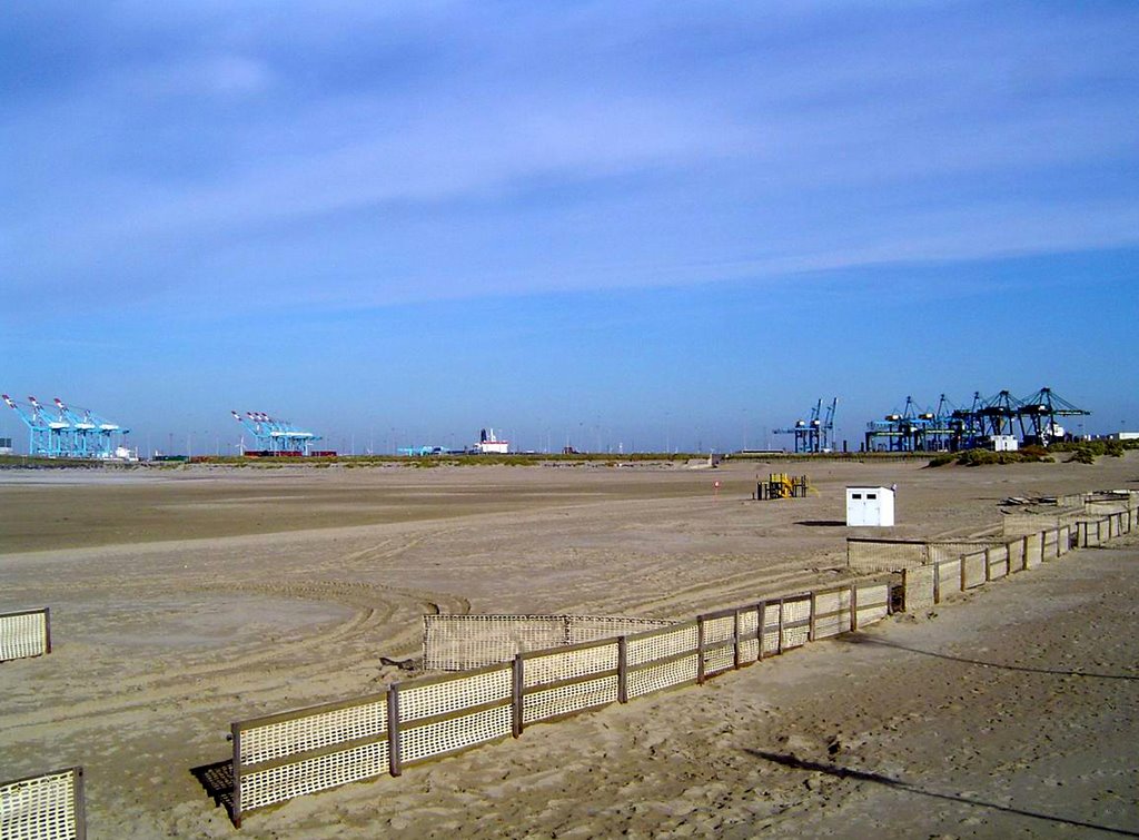 Zeebrugge, strand en haven by Vanhulst