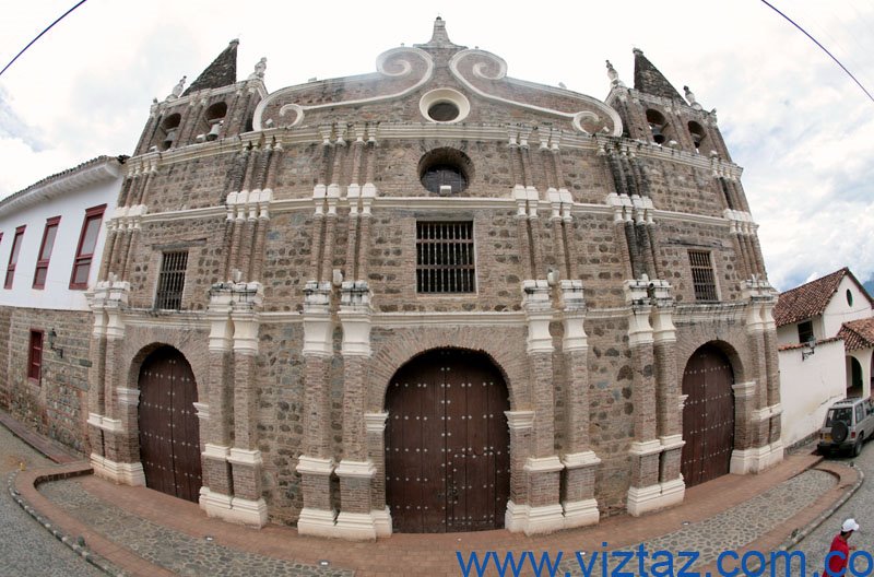 Iglesia Santa Bárbara en Santa Fe de Antioquia by Fundación Víztaz