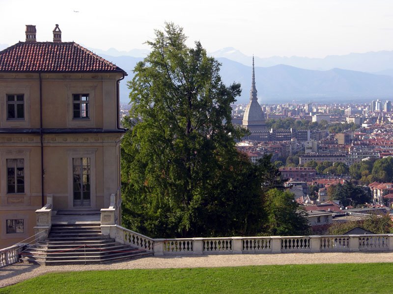 Villa della Regina, veduta dal giardino posteriore con la Mole sullo sfondo by Silvia Minucci