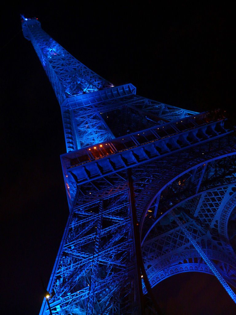 Paris, la Tour Eiffel by Nicolas Aubé