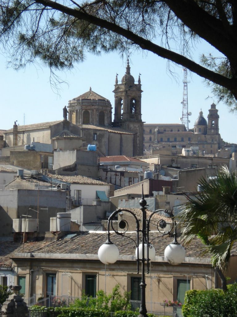 07 Sicilia, Caltagirone, Chiesa S. Francesco di Assisi by RobiChiappori