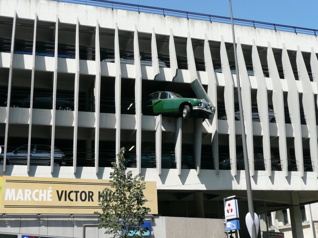 Parking Victor Hugo, Bordeaux by Crawl77