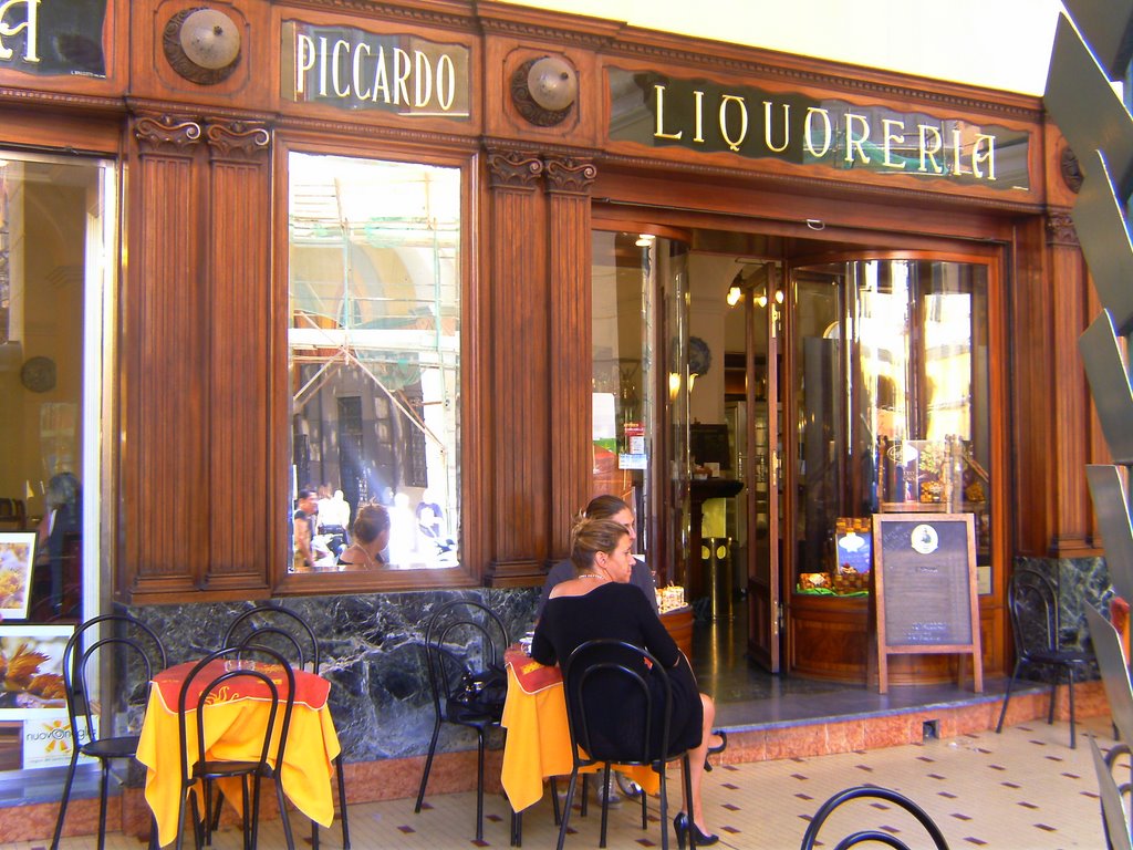 Cafeteria am Piazza Dante by Harry Rellstab