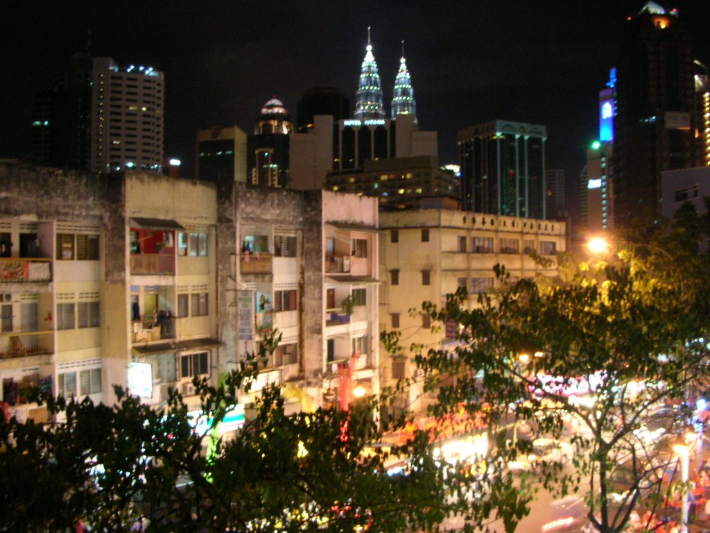 View of the Petronas Towers from Jalan Alor] by Supertom