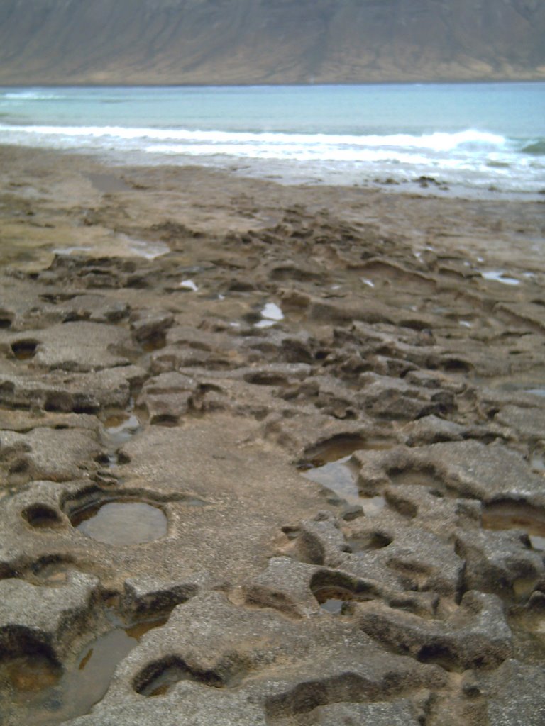 Playa en la Graciosa. by Joaquim Villalonga