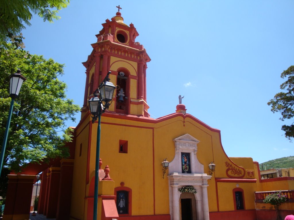 Iglesia de Bernal by Alejandro Guzmán Robles