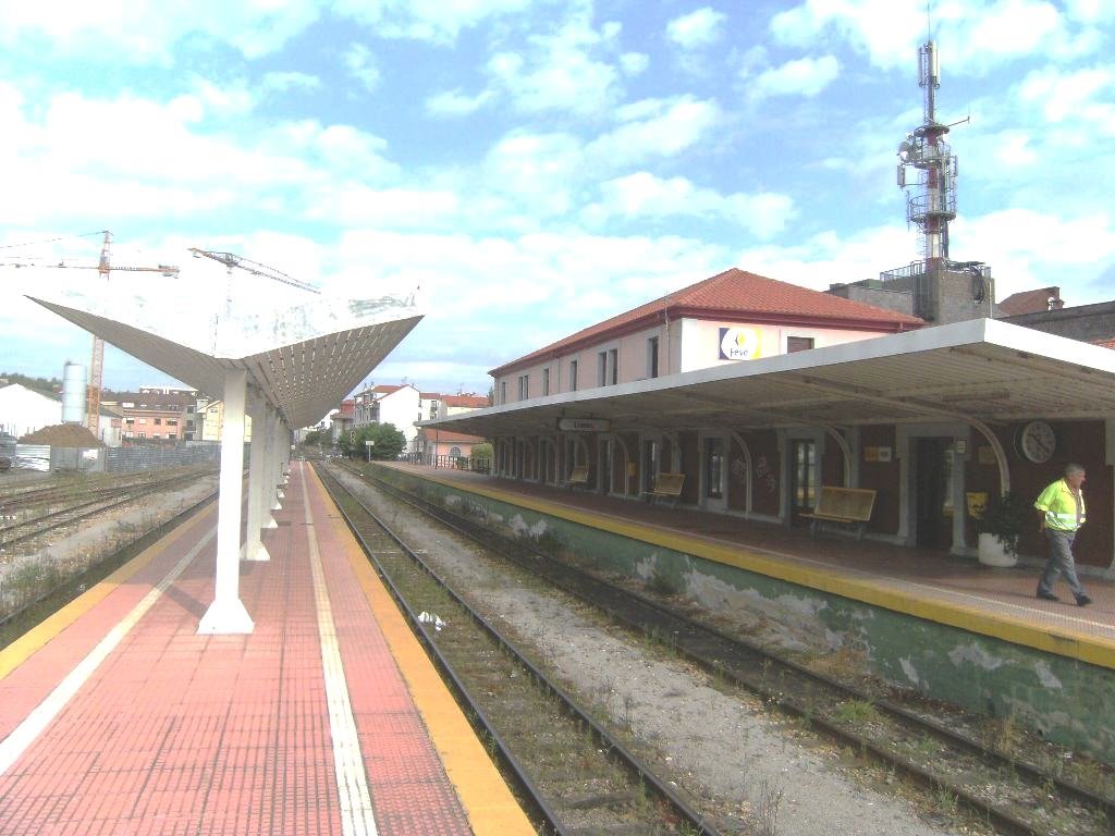 Estacion de Llanes by JGS