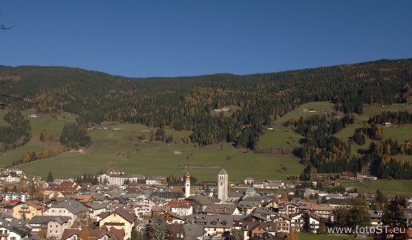 Innichen im Herbst - San Candido in autunno by VIVODolomiten