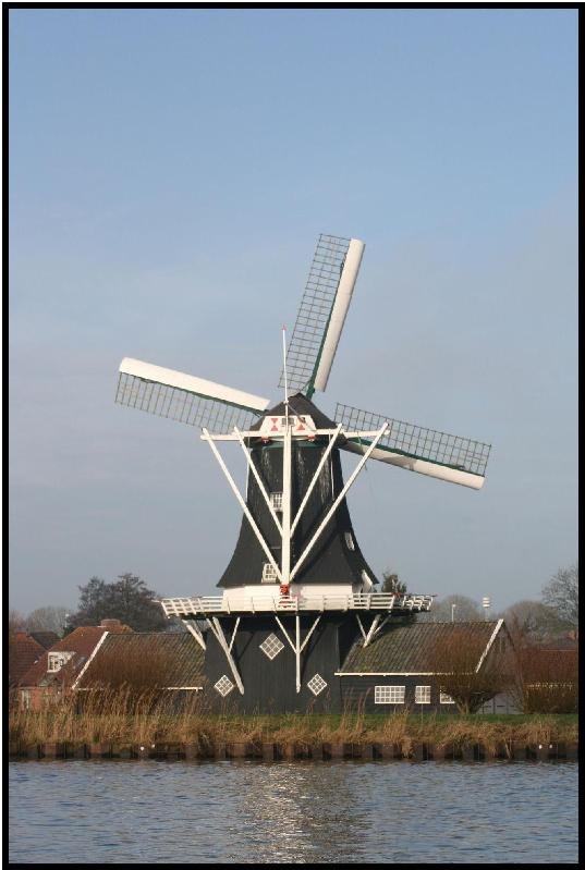 Molen Woltersum. Genomen vanaf overzijde Eemskanaal by maharidoed