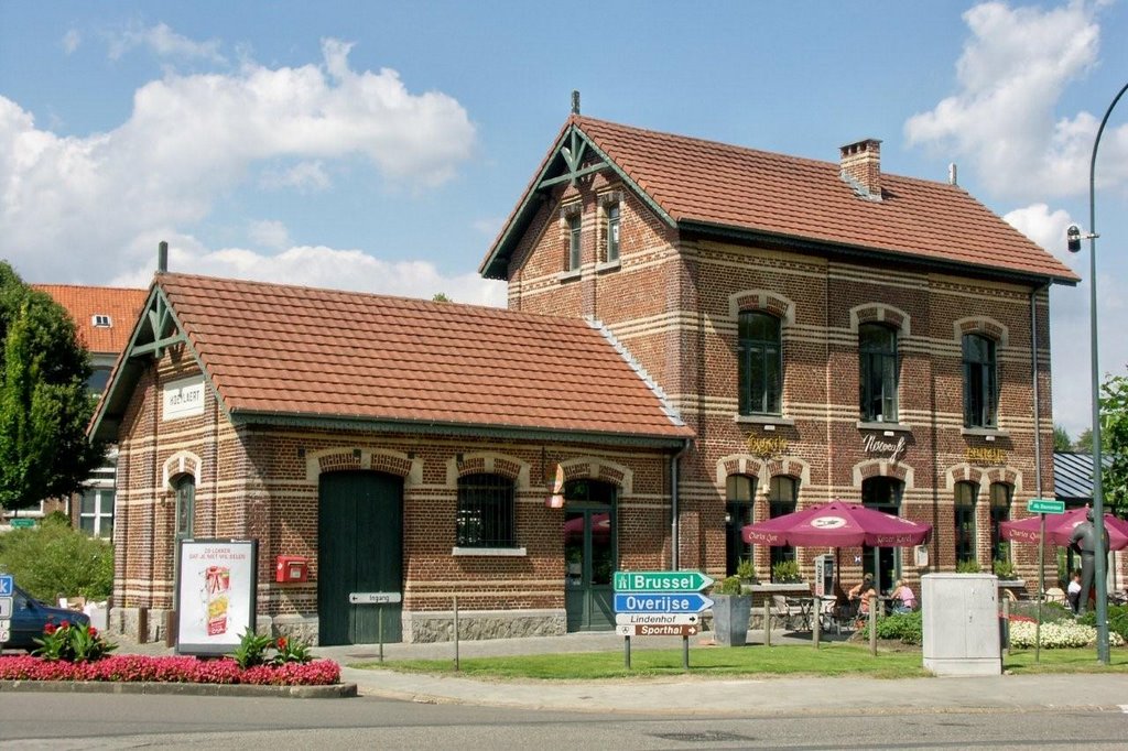 Hoeilaart, oude tramstatie - Nero-stripmuseum by © Jos Van de Velde