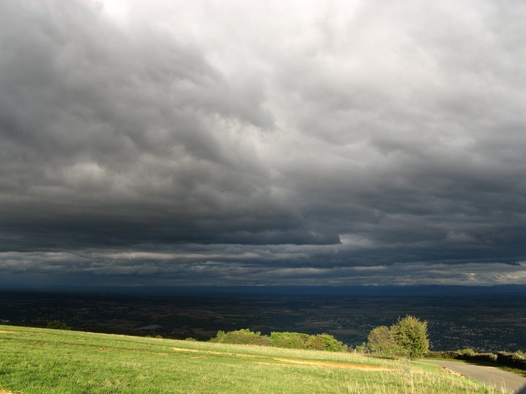 Soleil rasant et ciel noir by homfou69