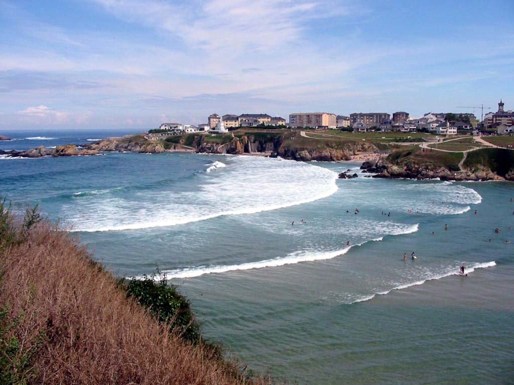 Playa de Tapia by Ramón González Cuest…