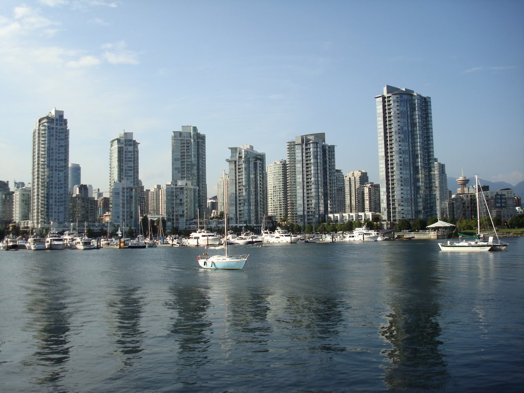 False Creek, Vancouver Downtown by Juan-Pablo Santini