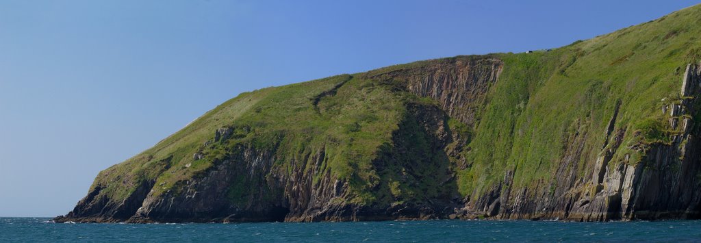 Cliffs at Dingle Bay by ogniw