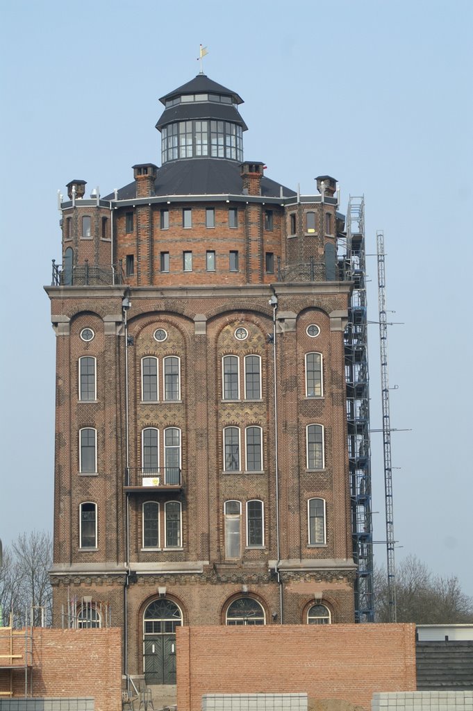 De mooiste watertoren van Nederland in de steigers by stevenvanValen+hannekeRolloos